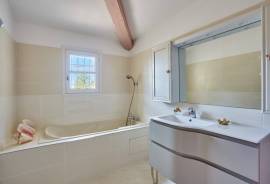 Detached Villa with Swimming Pool on Landscaped Gardens