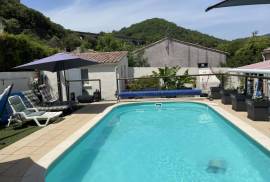 Detached Villa with Swimming Pool