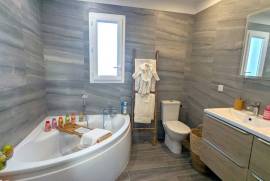 4 room, 95m2 House for sale in Pouzolles - 268 000 € * 4 room, 95m2 House for sale in Pouzolles - 268 000 € *