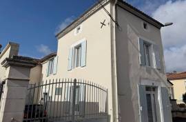 Townhouse in Mansle with Garage, Garden and Outbuildings - €99900