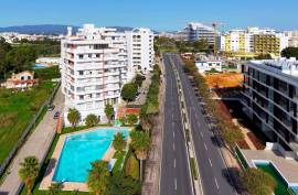 2-bedroom flat with sea view and swimming pool, 300 metres from Praia da Rocha beach - Algarve
