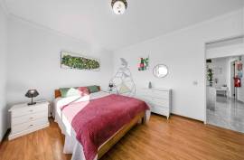 2-bedroom flat with sea view and swimming pool, 300 metres from Praia da Rocha beach - Algarve