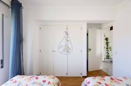 2-bedroom flat with sea view and swimming pool, 300 metres from Praia da Rocha beach - Algarve