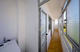 2-bedroom flat with sea view and swimming pool, 300 metres from Praia da Rocha beach - Algarve