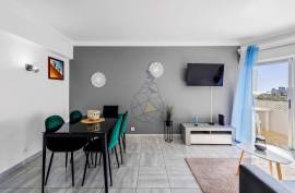 2-bedroom flat with sea view and swimming pool, 300 metres from Praia da Rocha beach - Algarve