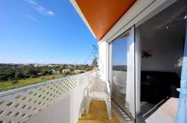 2-bedroom flat with sea view and swimming pool, 300 metres from Praia da Rocha beach - Algarve