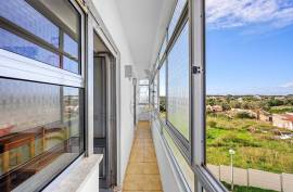 2-bedroom flat with sea view and swimming pool, 300 metres from Praia da Rocha beach - Algarve