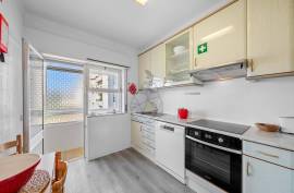 2-bedroom flat with sea view and swimming pool, 300 metres from Praia da Rocha beach - Algarve