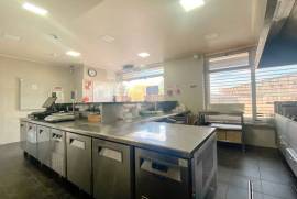 Espaço comercial adaptado para atividade de Takeaway em Algueirão