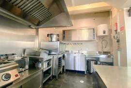 Espaço comercial adaptado para atividade de Takeaway em Algueirão