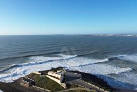 Apartamento T2 junto à Praia da Consolação em Peniche