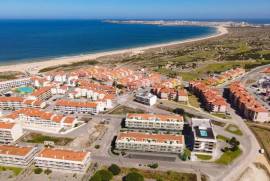 Apartamento T2 junto à Praia da Consolação em Peniche