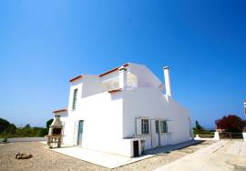 T4+1 Villa in highly desirable area in Aljezur