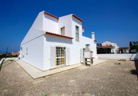 T4+1 Villa in highly desirable area in Aljezur