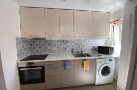 T1-Bedroom Apartment for Rent in Parede (furnished)