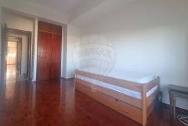 2 Bedroom Apartment in OLAIAS with BALCONY and PARKING space.