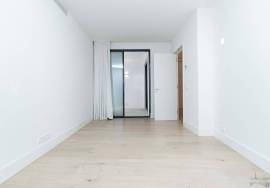 Sta Catarina - Lisbon - 1 suite apartment with south-facing garden - high-end renovation