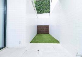 Sta Catarina - Lisbon - 1 suite apartment with south-facing garden - high-end renovation