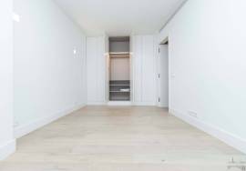 Sta Catarina - Lisbon - 1 suite apartment with south-facing garden - high-end renovation