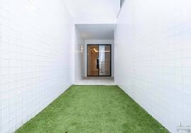 Sta Catarina - Lisbon - 1 suite apartment with south-facing garden - high-end renovation