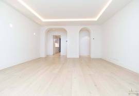 Sta Catarina - Lisbon - 1 suite apartment with south-facing garden - high-end renovation