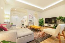 Sta Catarina - Lisbon - 1 suite apartment with south-facing garden - high-end renovation