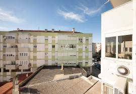 Refurbished 2 bedroom apartment near the Metro in Odivelas