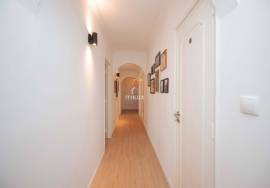 Refurbished 2 bedroom apartment near the Metro in Odivelas