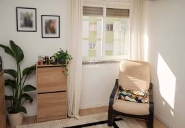 Refurbished 2 bedroom apartment near the Metro in Odivelas
