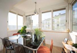 Refurbished 2 bedroom apartment near the Metro in Odivelas