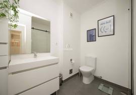 Refurbished 2 bedroom apartment near the Metro in Odivelas