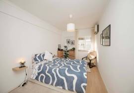 Refurbished 2 bedroom apartment near the Metro in Odivelas
