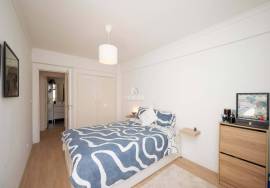 Refurbished 2 bedroom apartment near the Metro in Odivelas
