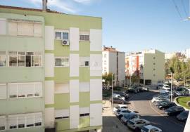Refurbished 2 bedroom apartment near the Metro in Odivelas