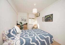 Refurbished 2 bedroom apartment near the Metro in Odivelas