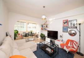 Refurbished 2 bedroom apartment near the Metro in Odivelas