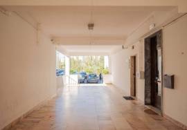 Refurbished 2 bedroom apartment near the Metro in Odivelas