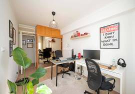 Refurbished 2 bedroom apartment near the Metro in Odivelas