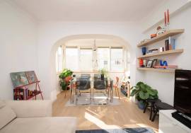 Refurbished 2 bedroom apartment near the Metro in Odivelas