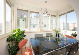 Refurbished 2 bedroom apartment near the Metro in Odivelas