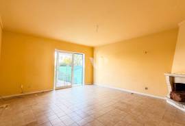 2+1 Bedroom Villa to Renovate 400m from the Beach – Quinta do Romão, Quarteira