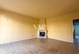 2+1 Bedroom Villa to Renovate 400m from the Beach – Quinta do Romão, Quarteira