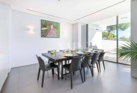 Contemporary 4+2 Bedroom Villa with Pool in the Heart of Vilamoura