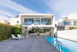 Contemporary 4+2 Bedroom Villa with Pool in the Heart of Vilamoura