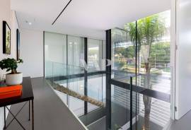 Contemporary 4+2 Bedroom Villa with Pool in the Heart of Vilamoura