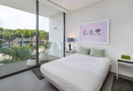 Contemporary 4+2 Bedroom Villa with Pool in the Heart of Vilamoura