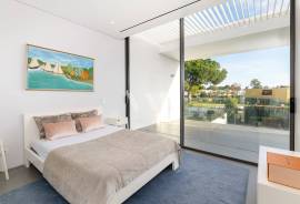 Contemporary 4+2 Bedroom Villa with Pool in the Heart of Vilamoura