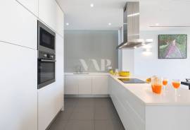 Contemporary 4+2 Bedroom Villa with Pool in the Heart of Vilamoura