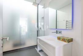 Contemporary 4+2 Bedroom Villa with Pool in the Heart of Vilamoura