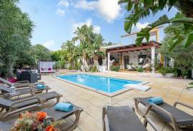 Two Independent 3-Bedroom Villas with Pool and Garden in Boliqueime